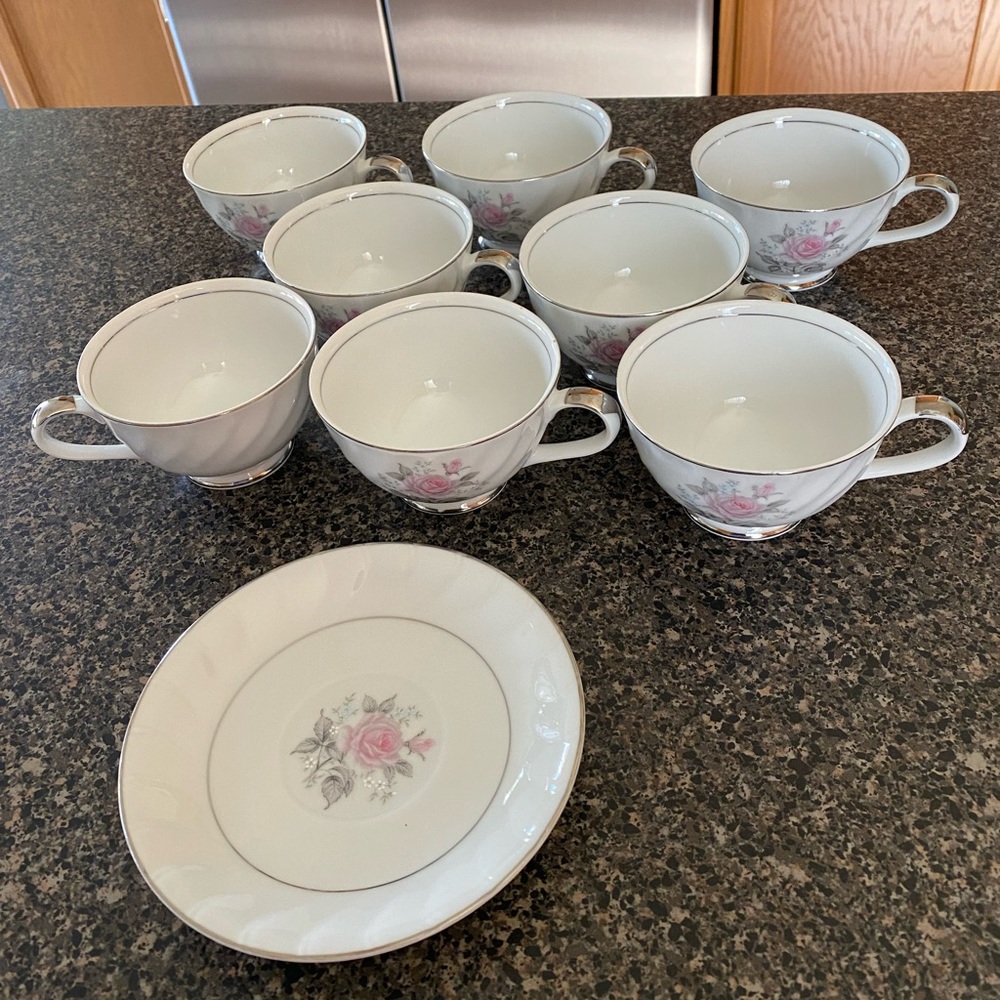 Bundle of 8 sets china cups saucer